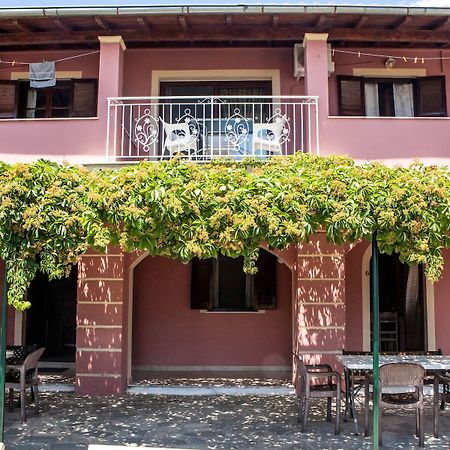 Eleana Apartments And Studios Агиос Георгиос Екстериор снимка